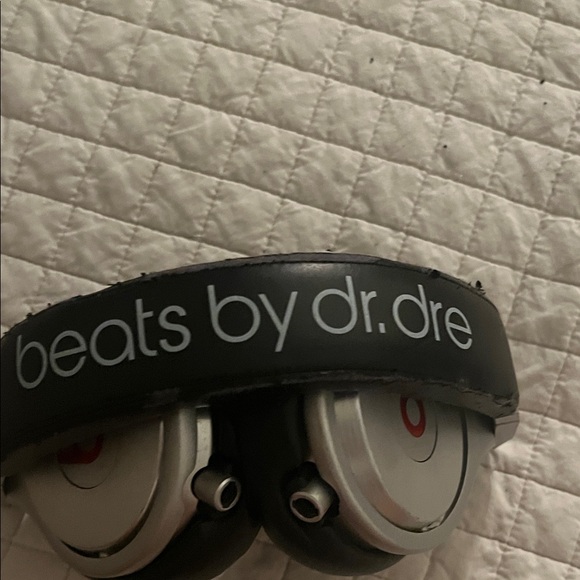 Beats by Dre Black and Silver Over-Ear Headphones - Picture 6 of 7